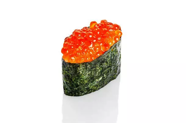 Sushi gunkan aux œufs de saumon