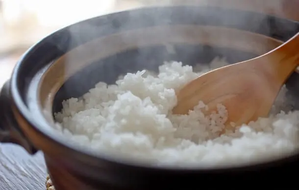 Gunkan sushi rijst bereiden stap 4
