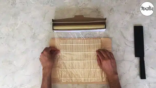how to wrap makisu with plastic wrap step 3