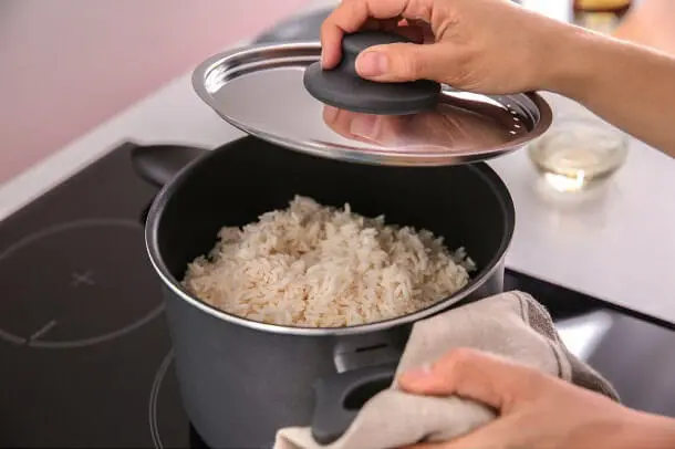 Temaki suşi pirinci hazırlanışı aşama 2