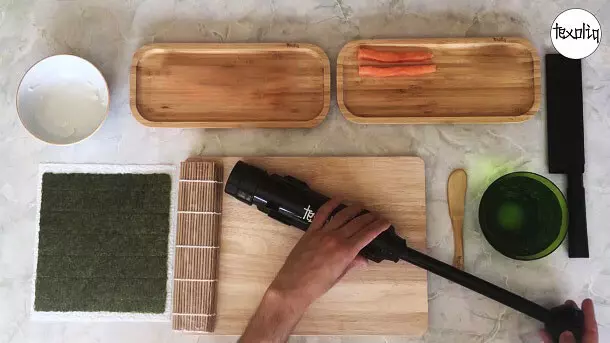 Innovative hosomaki sushi recipe step 4