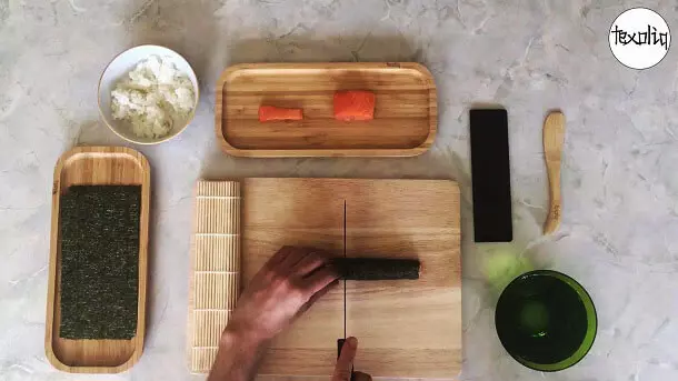 Recette traditionnelle de sushi hosomaki étape 6