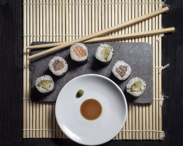 Hur man serverar hosomaki sushi