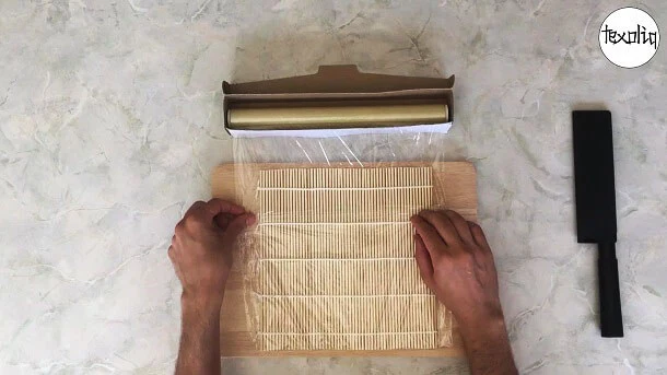 How to wrap the makisu with transparent film step 3