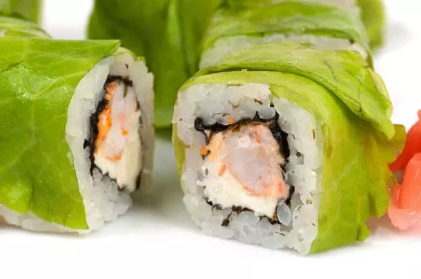 Sushi de hoja de col rizada vegana