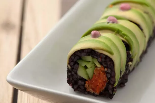 Kinoa ile vegan sushi